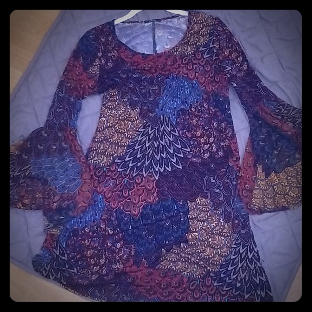 C14-Msk: Medium Womens Dress Worh Flared Sleeves